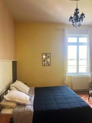 Un ou plusieurs lits dans un hébergement de l'établissement Grande maison de charme, 14 pers. 5 chambres, sauna, écrin de verdure, baby foot