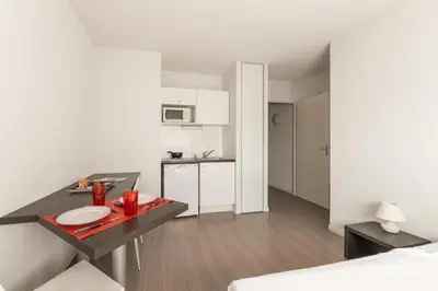 Cuisine ou kitchenette dans l'établissement City Résidence Nantes La Chantrerie