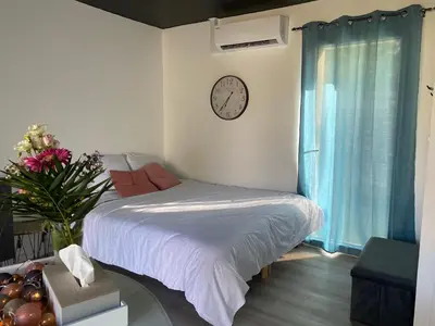 Un ou plusieurs lits dans un hébergement de l'établissement Le petit nous- Gîte cosy avec jacuzzi en Anjou