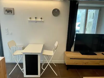 Télévision ou salle de divertissement dans l'établissement Studio de charme proche Nantes & aéroport au calme
