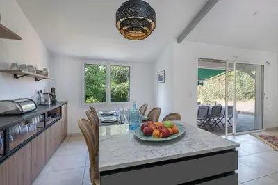 Cuisine ou kitchenette dans l'établissement Maison pour 8 personnes à 300 m de la plage