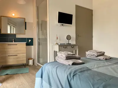 Un ou plusieurs lits dans un hébergement de l'établissement Charmant Duplex Rénové au Cœur de St Joachim, proche Parc de Brière et Plages - FR-1-306-1222