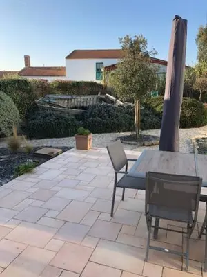 Balcon ou terrasse dans l'établissement Les Chênes Verts