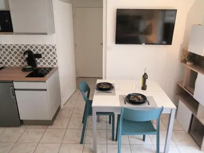 Cuisine ou kitchenette dans l'établissement Accès direct à la PLAGE de Mr HULOT Saint Marc sur Mer près de La Baule - Parking privé