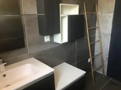 Salle de bains dans l'établissement MAISON FAMILLE