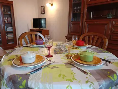 Télévision ou salle de divertissement dans l'établissement Maison Vendéenne avec Jardin - Animaux Admis - FR-1-540-168