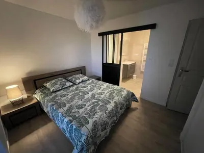 Un ou plusieurs lits dans un hébergement de l'établissement Chez Camille