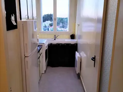 Cuisine ou kitchenette dans l'établissement Appartement 1 chambre à Saint-Jean-de-Monts pour 4 personnes proche plage - FR-1-323-266