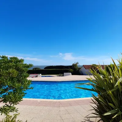Piscine de l'établissement Loralistudios, Maison en bord de mer ou située à proximité