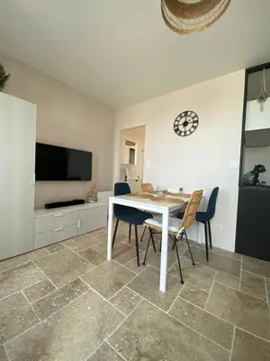Télévision ou salle de divertissement dans l'établissement Appartement vue sur l'océan