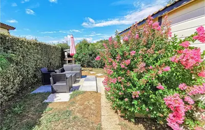 Jardin de l'établissement Stunning Home In L'aiguillon-Sur-Vie