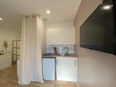 Cuisine ou kitchenette dans l'établissement maison moderne proche centre ville/hôpital