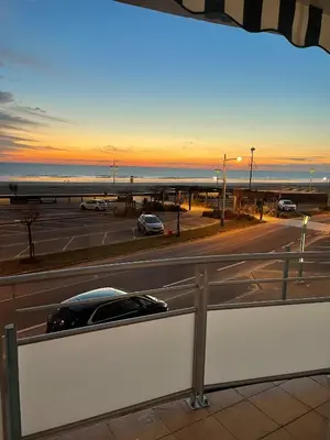 Vue générale sur la mer ou vue sur la mer prise depuis l'appartement