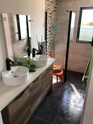 Salle de bains dans l'établissement La Villa Préfaillaise