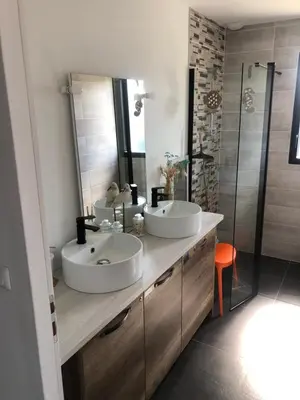 Salle de bains dans l'établissement La Villa Préfaillaise