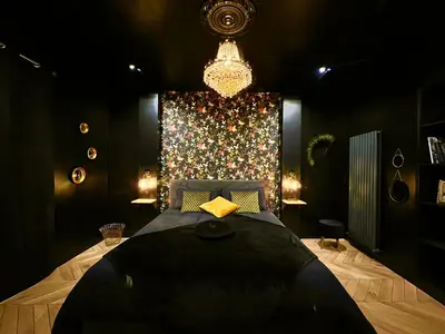 Un ou plusieurs lits dans un hébergement de l'établissement Love Room Secrète Les Petits Plaisirs