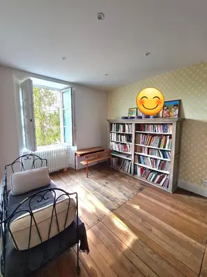 Bibliothèque dans la maison de vacances