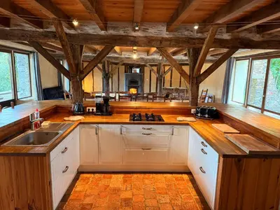 Cuisine ou kitchenette dans l'établissement Gîte avec piscine intérieur, Le Repère de Choiseau