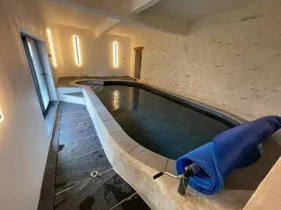 Piscine de l'établissement Gîte avec piscine intérieur, Le Repère de Choiseau ou située à proximité