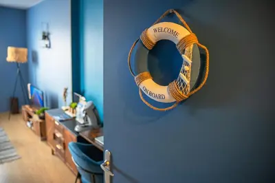 Coin salon dans l'établissement L'Effet-Mer - Fonctionnel au Cœur de la Ville