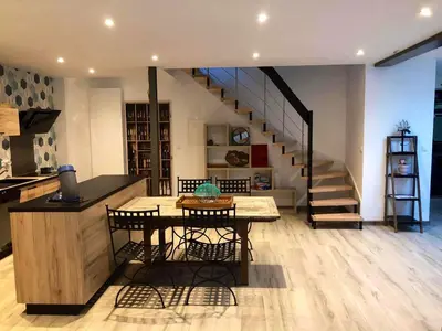 Coin salon dans l'établissement Maison charmante avec piscine privée à Saint-Georges-de-PointindouxC