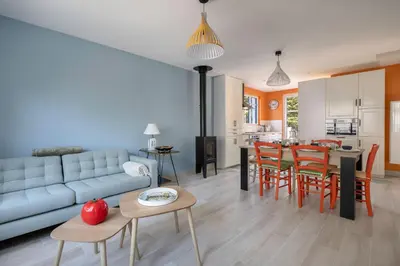 Cuisine ou kitchenette dans l'établissement Brévinoise pour 6 personnes à 100m de la plage
