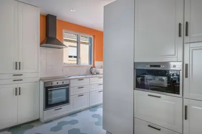 Cuisine ou kitchenette dans l'établissement Brévinoise pour 6 personnes à 100m de la plage