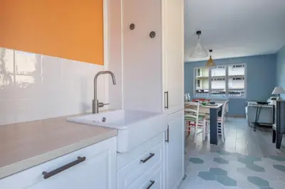 Cuisine ou kitchenette dans l'établissement Brévinoise pour 6 personnes à 100m de la plage