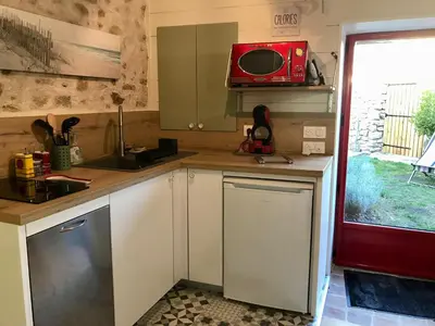 Cuisine ou kitchenette dans l'établissement Maison à la campagne Les Oliviers