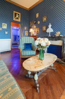Coin salon dans l'établissement Chateau du Hallay