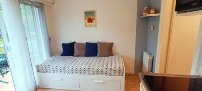 Un ou plusieurs lits dans un hébergement de l'établissement charmant studio plage et marché à pied