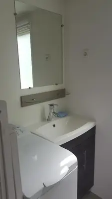 Salle de bains dans l'établissement Agréable Mobilhome 6 - 8 places