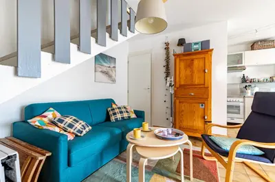 Coin salon dans l'établissement À 50m de la plage, charmante maison à St Hilaire