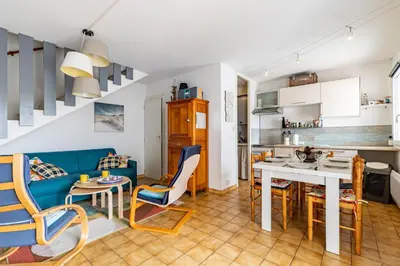 Cuisine ou kitchenette dans l'établissement À 50m de la plage, charmante maison à St Hilaire
