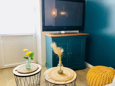 Télévision ou salle de divertissement dans l'établissement Joli studio cosy