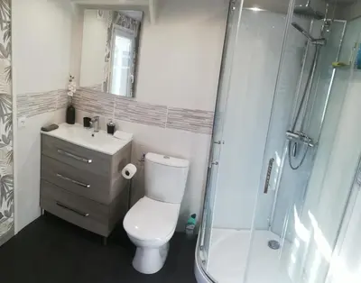Salle de bains dans l'établissement Charmante petite dépendance