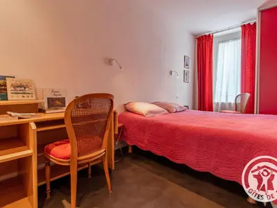 Un ou plusieurs lits dans un hébergement de l'établissement Charmante Maison avec Jardin, Proche Puy du Fou et Cholet, Wifi, Tout Confort - FR-1-622-48
