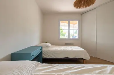 Un ou plusieurs lits dans un hébergement de l'établissement Belle maison proche de la mer pour 6 personnes