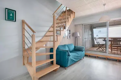 Coin salon dans l'établissement Face à la mer, appartement sous les toits pour 4