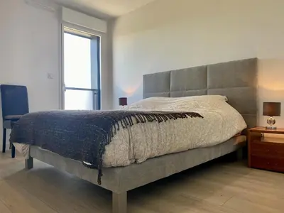 Un ou plusieurs lits dans un hébergement de l'établissement Appartement 3 pièces avec terrasse, proche plage, parking, ascenseur – Pornichet - FR-1-306-1226