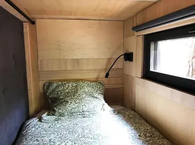 Un ou plusieurs lits dans un hébergement de l'établissement Vaimiti, cabane cosy sous les pins (50m de la plage)