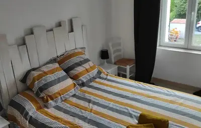 Un ou plusieurs lits dans un hébergement de l'établissement Agréable chambre d'hôte climatisée