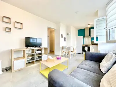 Télévision ou salle de divertissement dans l'établissement Saint Nazaire - Le Sembat - Proche mer - Wifi fibre