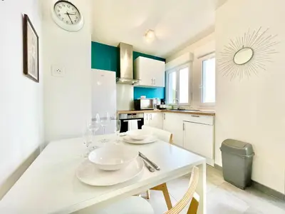 Cuisine ou kitchenette dans l'établissement Saint Nazaire - Le Sembat - Proche mer - Wifi fibre
