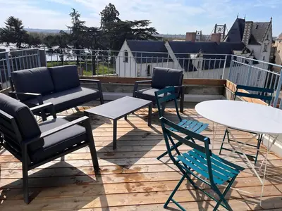 Balcon ou terrasse dans l'établissement grand gîte terrasse vue Loire et château d'Ancenis