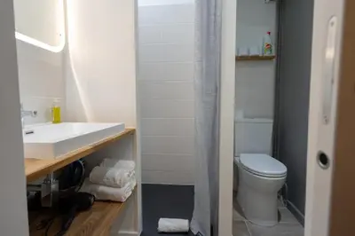 Salle de bains dans l'établissement Marechal's Studio near train station & downtown
