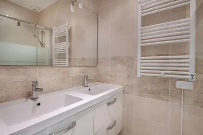 Salle de bains dans l'établissement Villa familiale à 300m de la plage de L’Océan