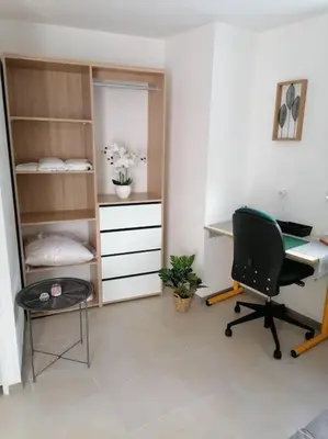 Plan de l'établissement Studio meublée independant 1