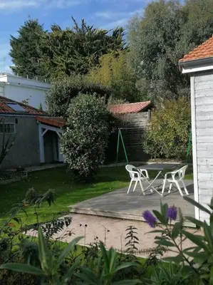 Jardin de l'établissement le chalet de laura