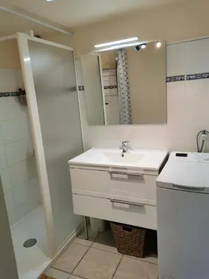 Salle de bains dans l'établissement Le Cosy d'Eden